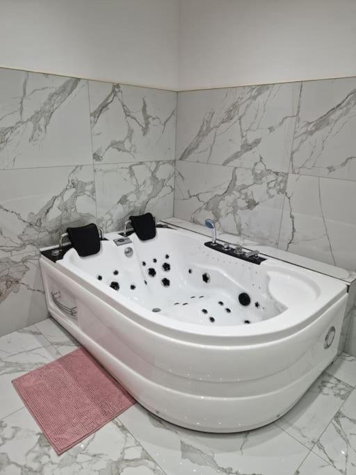 Maison Chic Avec Jacuzzi Nogent Sur Oise Yaospa60 Buitenkant foto